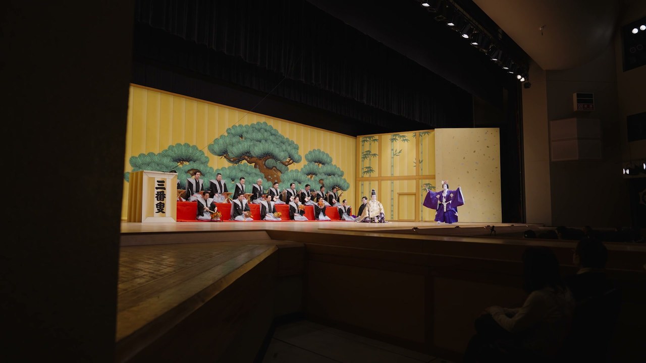 客席側から見た舞台全景